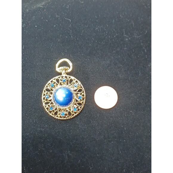 Charm Pin Pendant Big Blue Beautiful Stone Golden Charm Pin Brilliant Round Fun - Picture 10 of 11